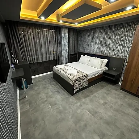 Loft Hotel *